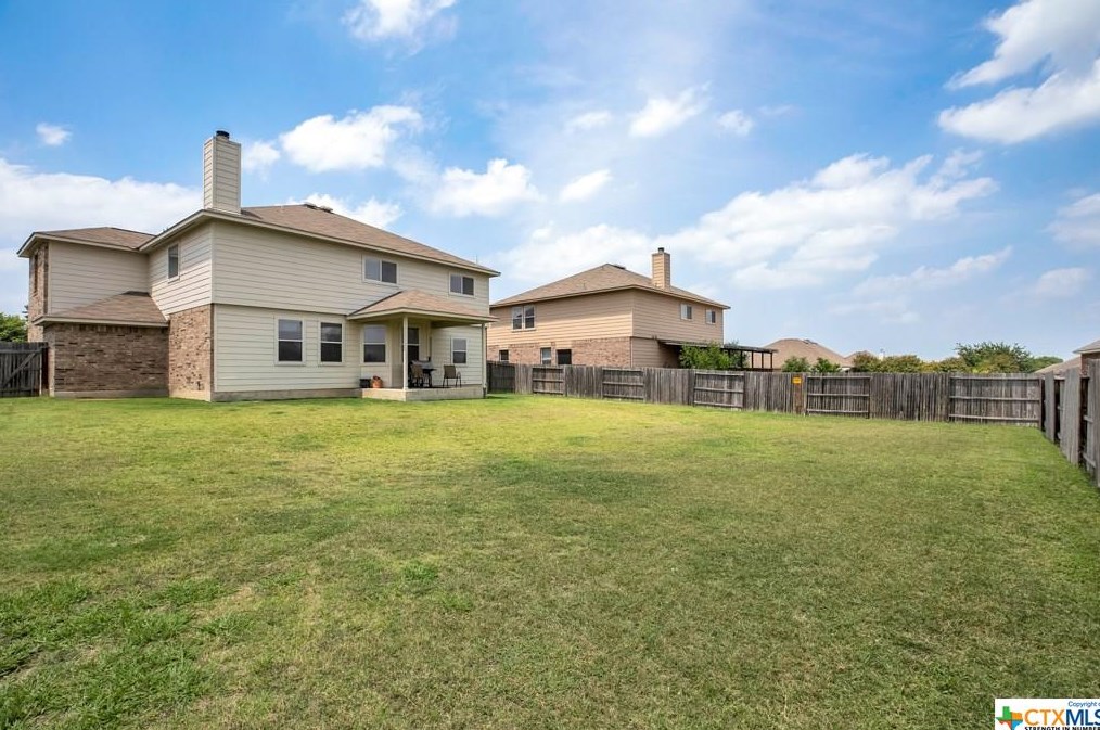 509 Chapel Bnd, New Braunfels TX 78130-3190 exterior