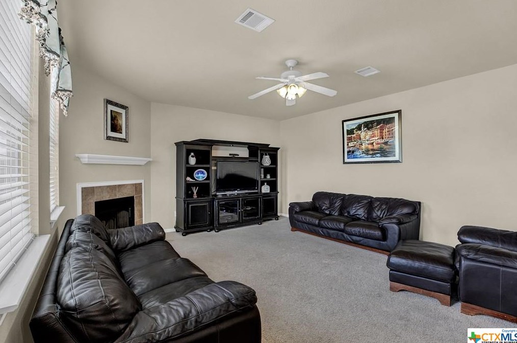 509 Chapel Bnd, New Braunfels TX 78130-3190 exterior