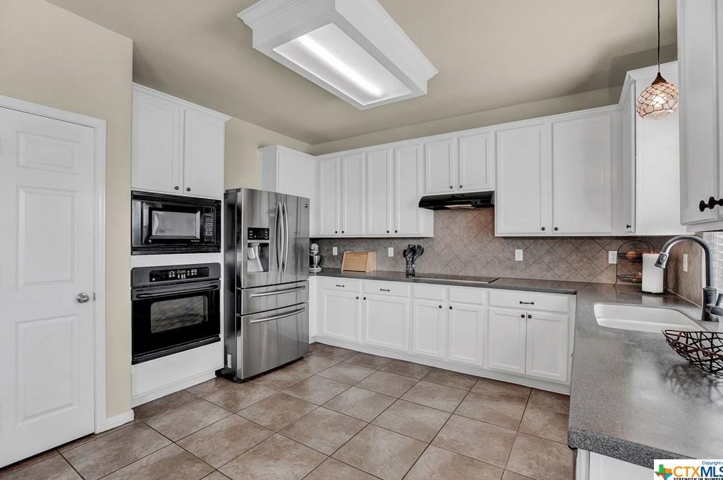 509 Chapel Bnd, New Braunfels TX 78130-3190 exterior