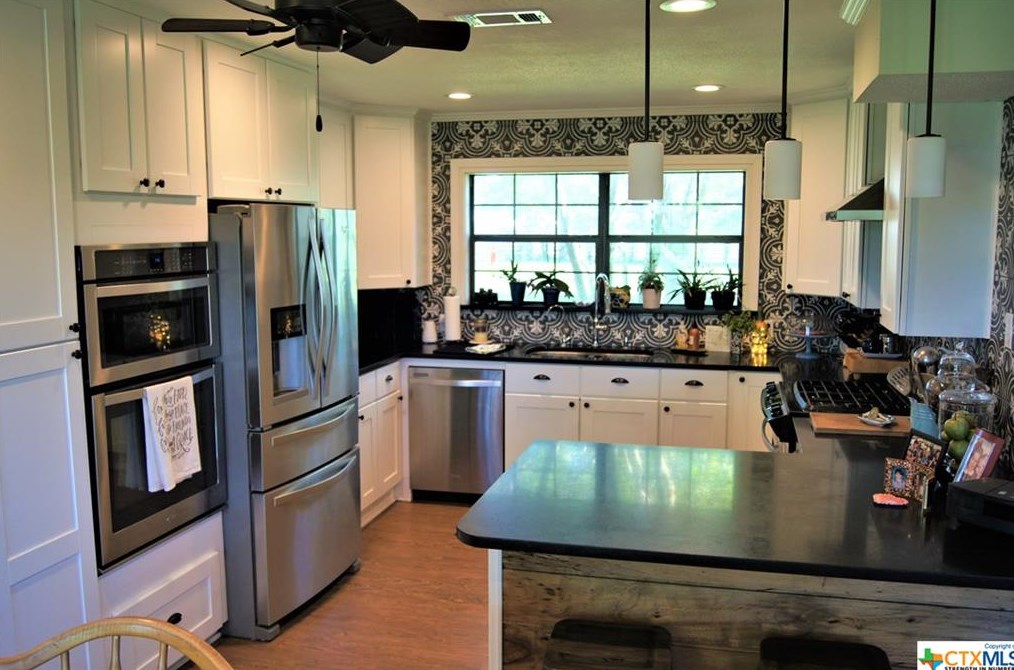 1439 Dagg Rd, Pearl City, TX 77995-6303