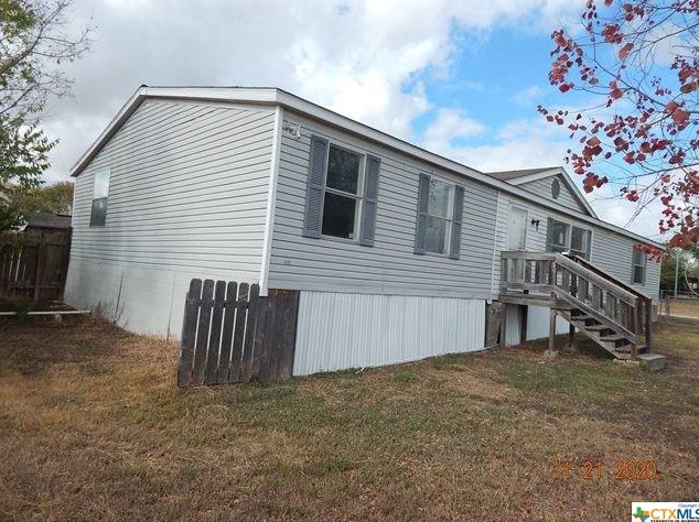 209 Sassman Rd, Marion, TX 78124-1609