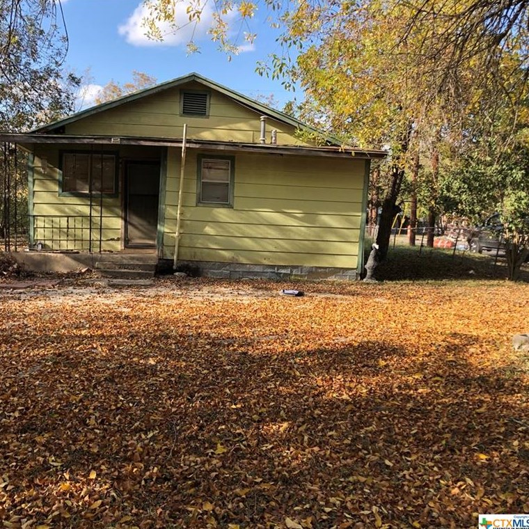 2205 San Antonio St, New Braunfels, TX 78130-6764