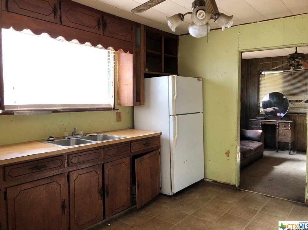 2205 San Antonio St, New Braunfels TX 78130-6764 exterior