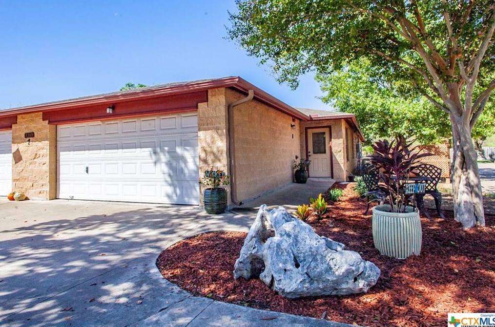 1821 Post Rd, New Braunfels TX 78130-2743 exterior