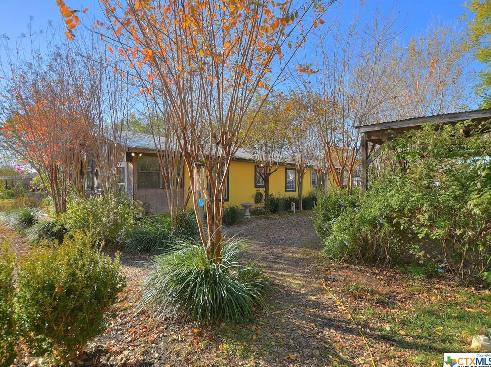 279 Shelley Ln, San Marcos, TX 78666-1636