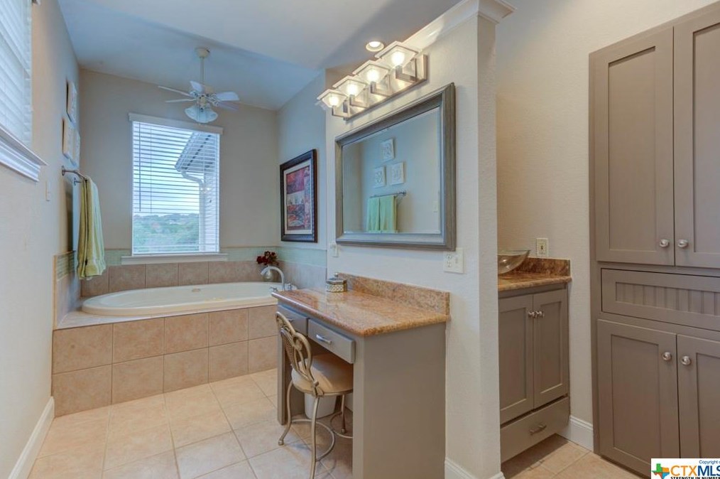 1025-1031 Kings Cv Dr, New Braunfels TX exterior