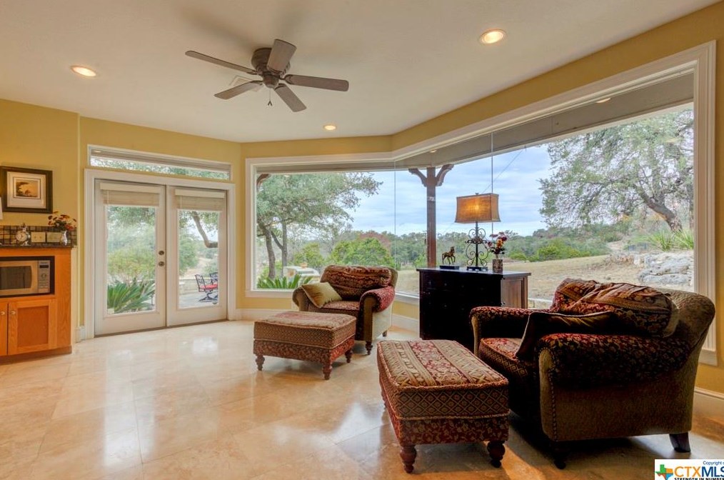 1025-1031 Kings Cv Dr, New Braunfels TX exterior