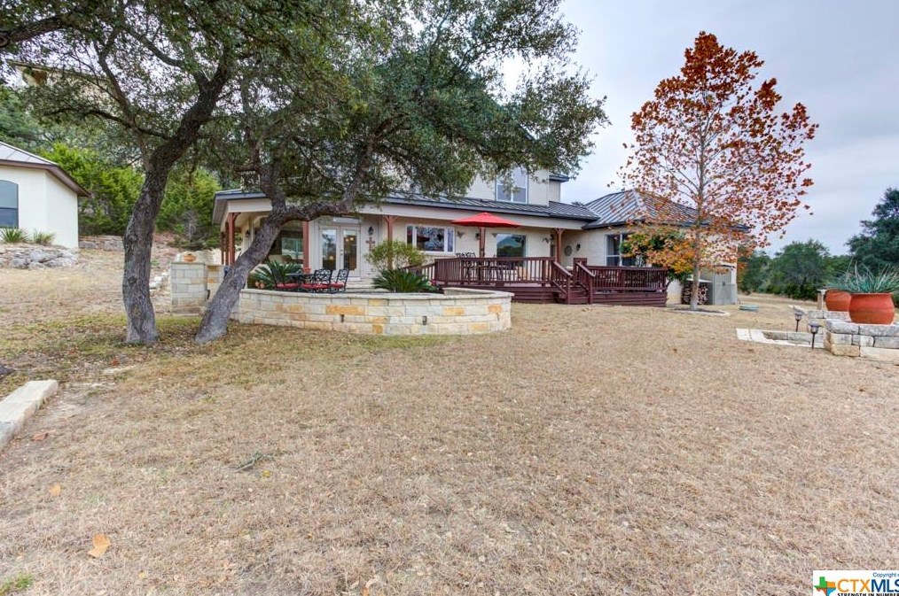 1025-1031 Kings Cv Dr, New Braunfels TX exterior