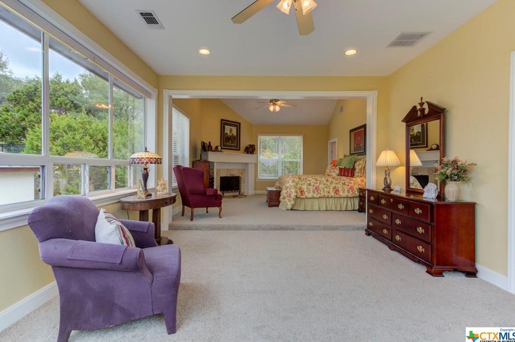 1025-1031 Kings Cv Dr, New Braunfels TX exterior