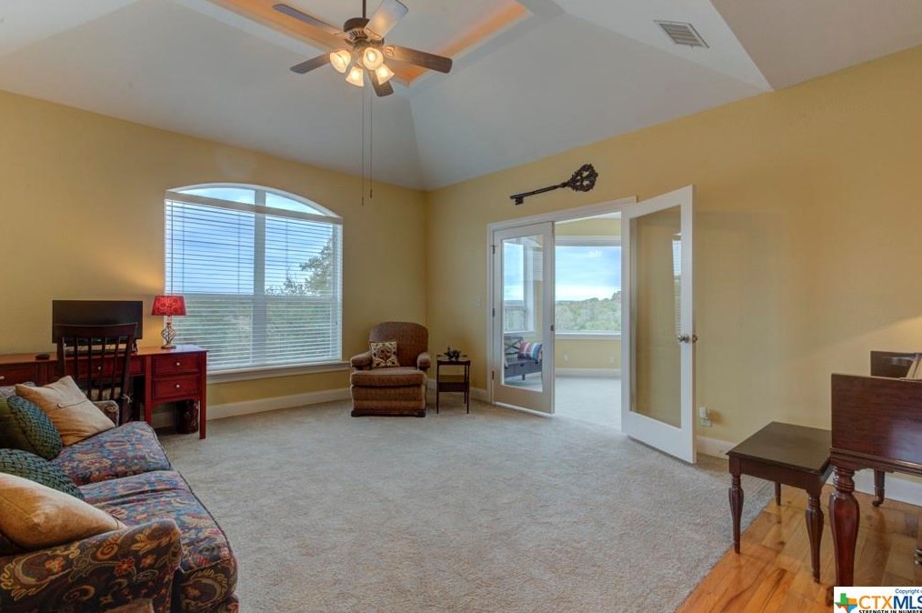 1025-1031 Kings Cv Dr, New Braunfels TX exterior