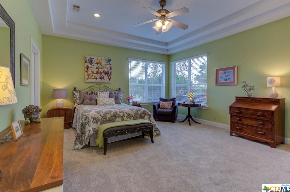 1025-1031 Kings Cv Dr, New Braunfels TX exterior