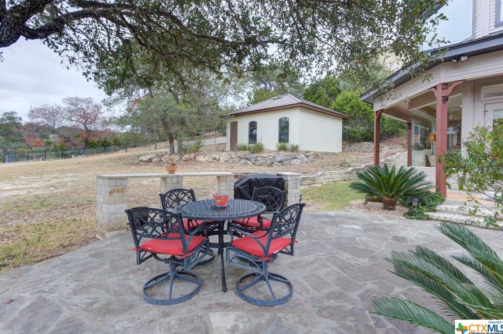 1025-1031 Kings Cv Dr, New Braunfels TX exterior