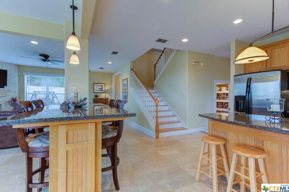 1025-1031 Kings Cv Dr, New Braunfels TX exterior