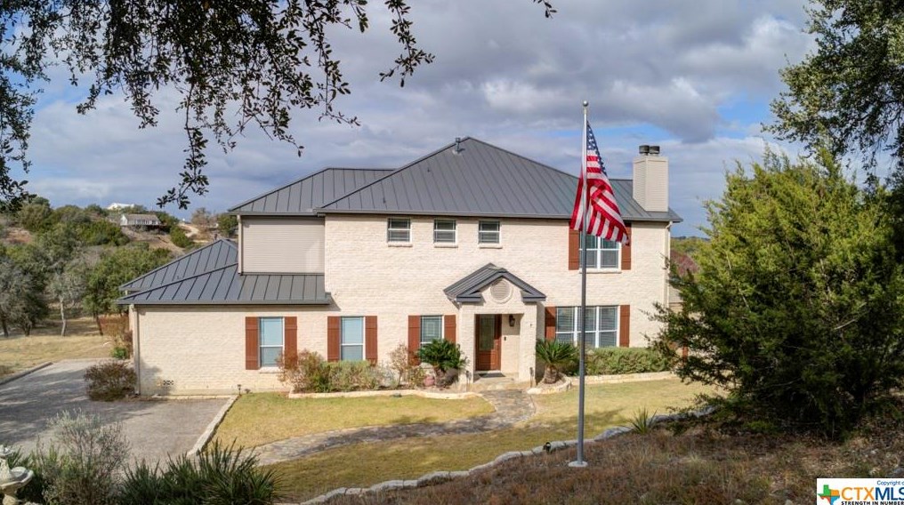 1025-1031 Kings Cv Dr, New Braunfels TX exterior