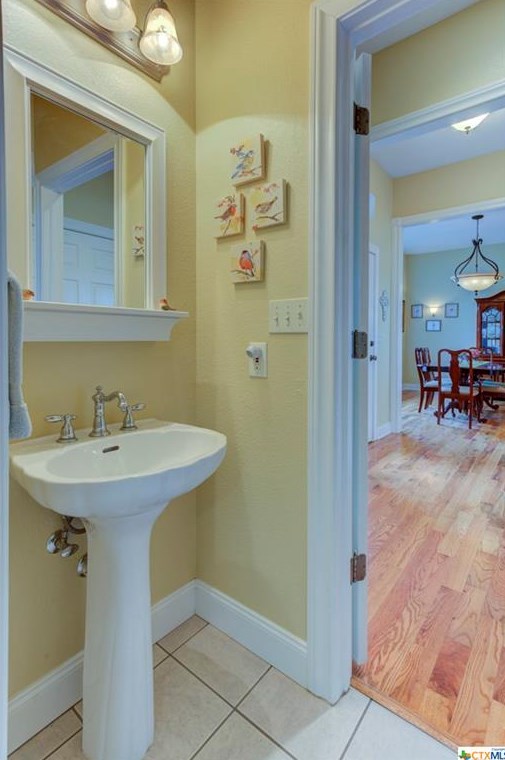 1025-1031 Kings Cv Dr, New Braunfels TX exterior