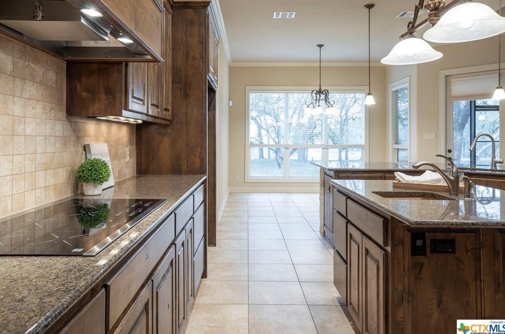 614 Cambridge Dr, New Braunfels, TX 78132-5238