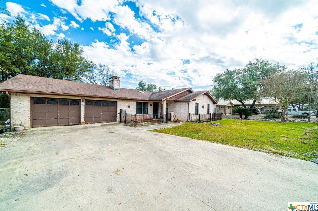 116 Middle Ln, New Braunfels TX 78133-4353 exterior