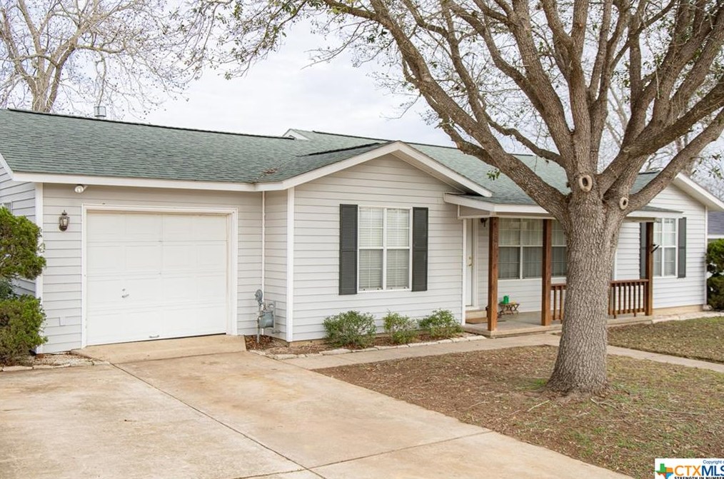 307 Avenue, Dreyer, TX 77984-5721