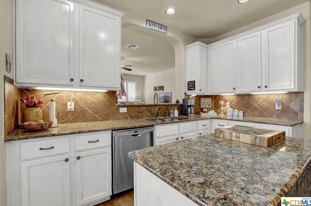 777 San Mateo, New Braunfels TX 78132-2874 exterior