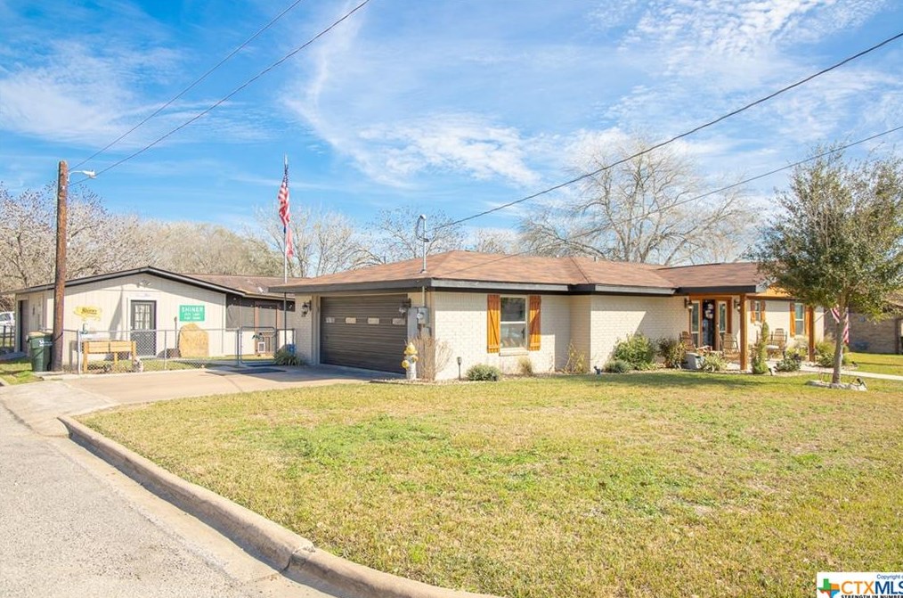 1003 Welhausen Ave, Dreyer, TX 77984-5557
