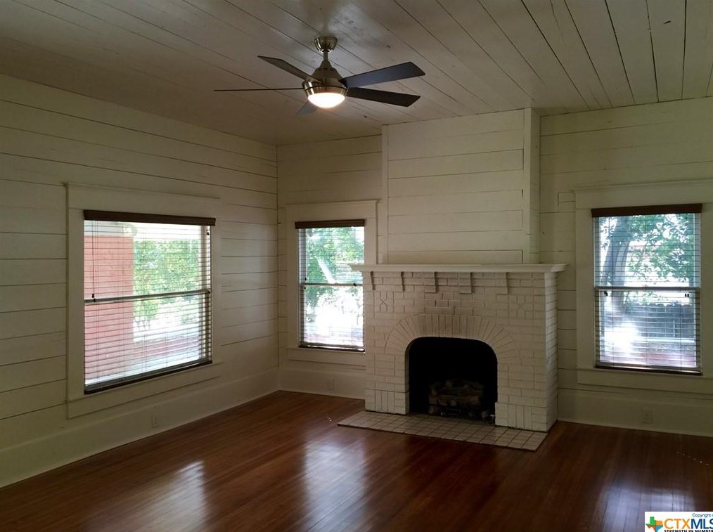 215 N Johnson Ave, San Marcos, TX 78666