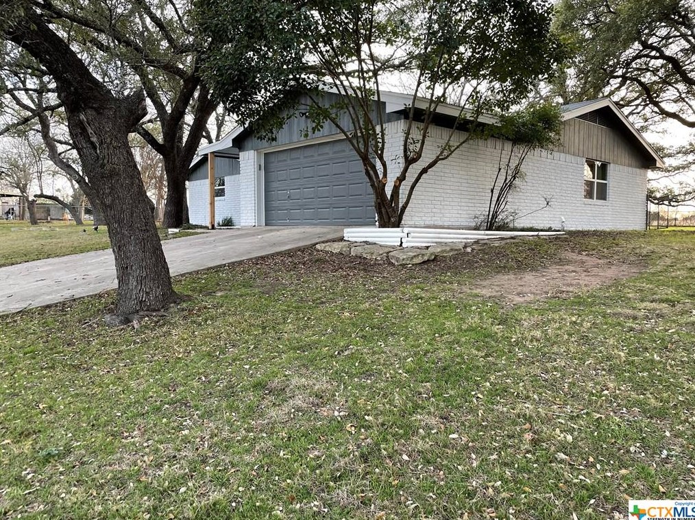 10 Dana St, Lampasas, TX 76550-1112