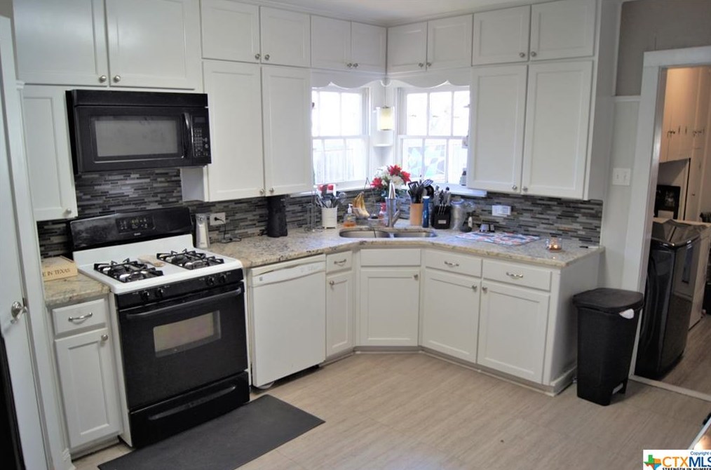 411 Walnut St, Pearl City, TX 77995-4353