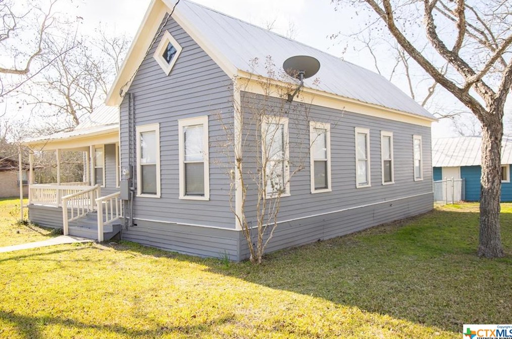 1122 Avenue, Dreyer, TX 77984-5390