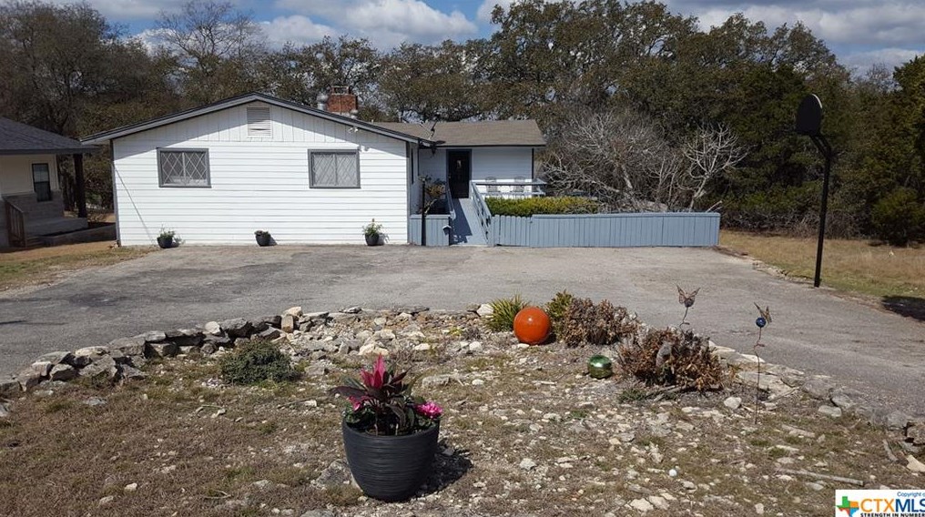 631 Scenic Dr, New Braunfels TX 78133-3675 exterior