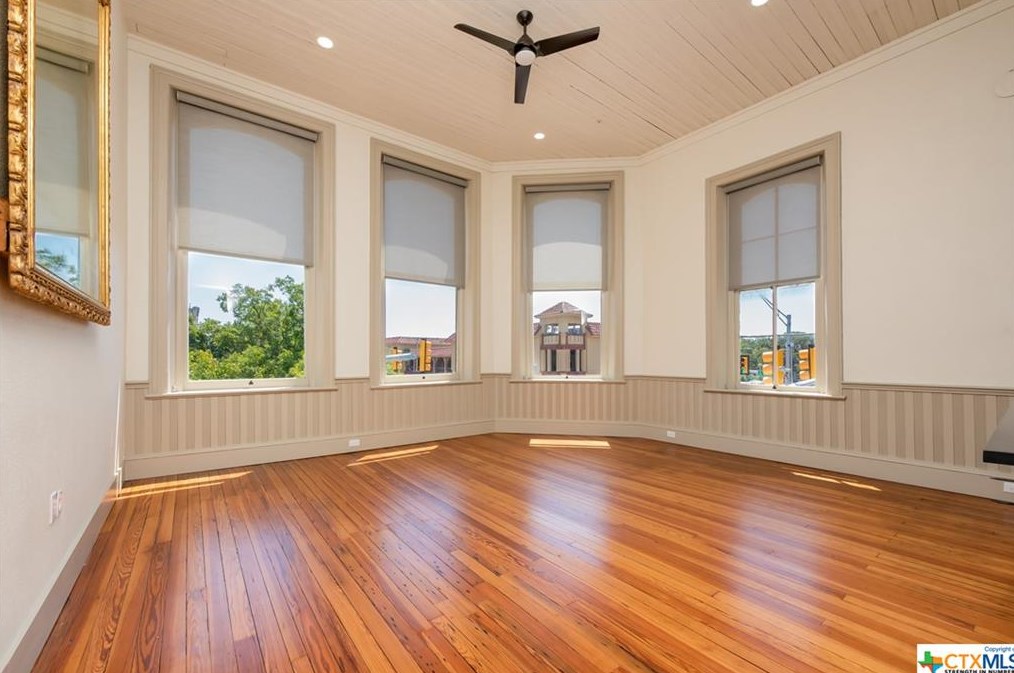 104 W Nolte #a, Seguin, TX 78155