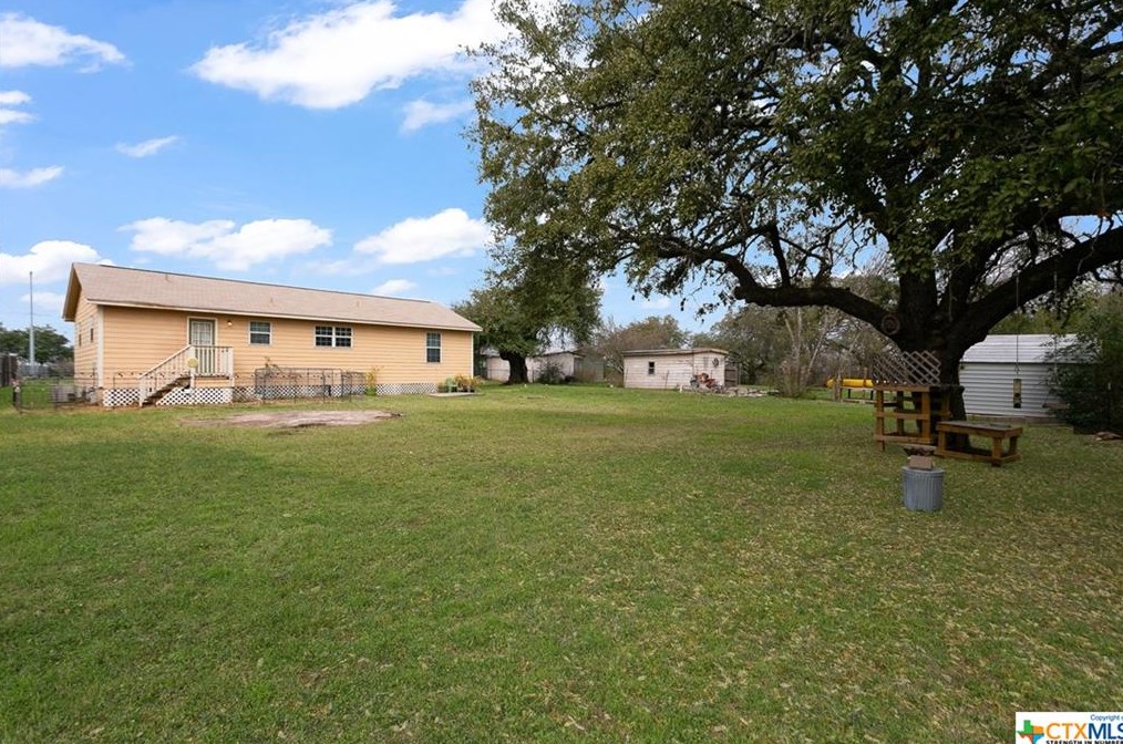 592 Zipp Rd, New Braunfels TX 78130-9613 exterior