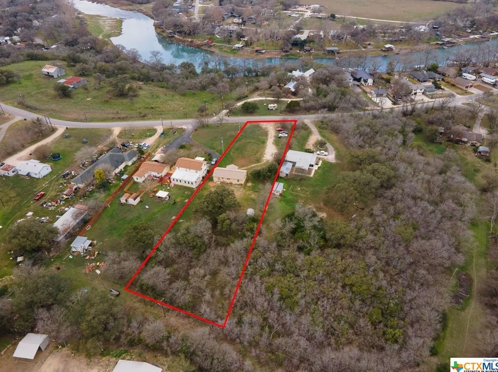 592 Zipp Rd, New Braunfels TX 78130-9613 exterior