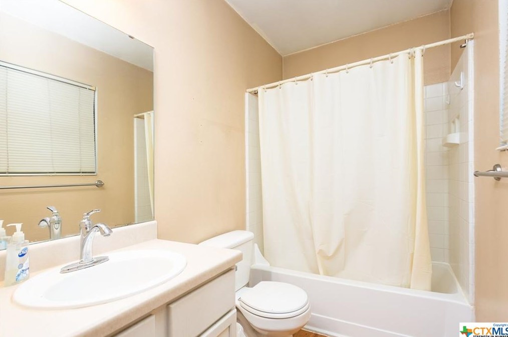 592 Zipp Rd, New Braunfels TX 78130-9613 exterior