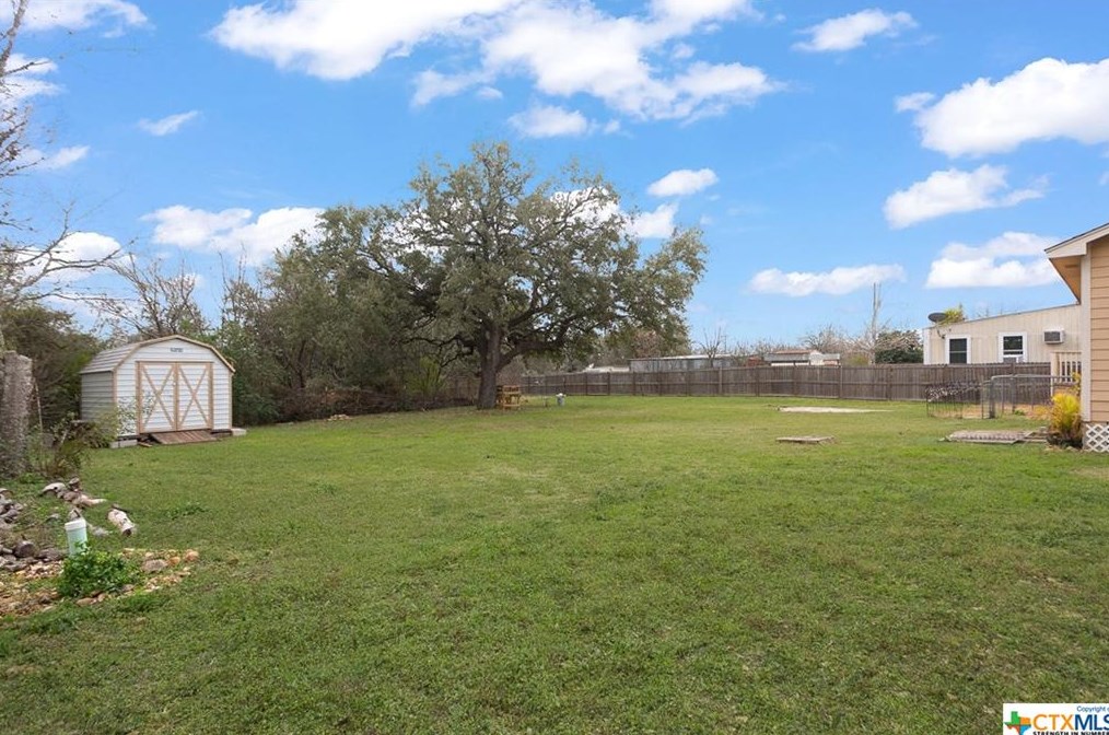 592 Zipp Rd, New Braunfels TX 78130-9613 exterior