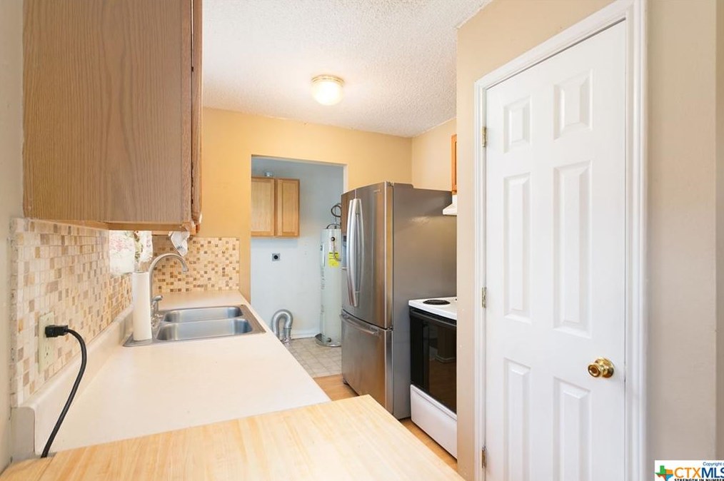 592 Zipp Rd, New Braunfels TX 78130-9613 exterior