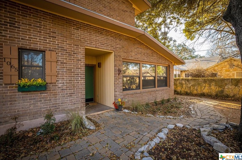 1065 Booneville Ave, New Braunfels TX 78130-4912 exterior