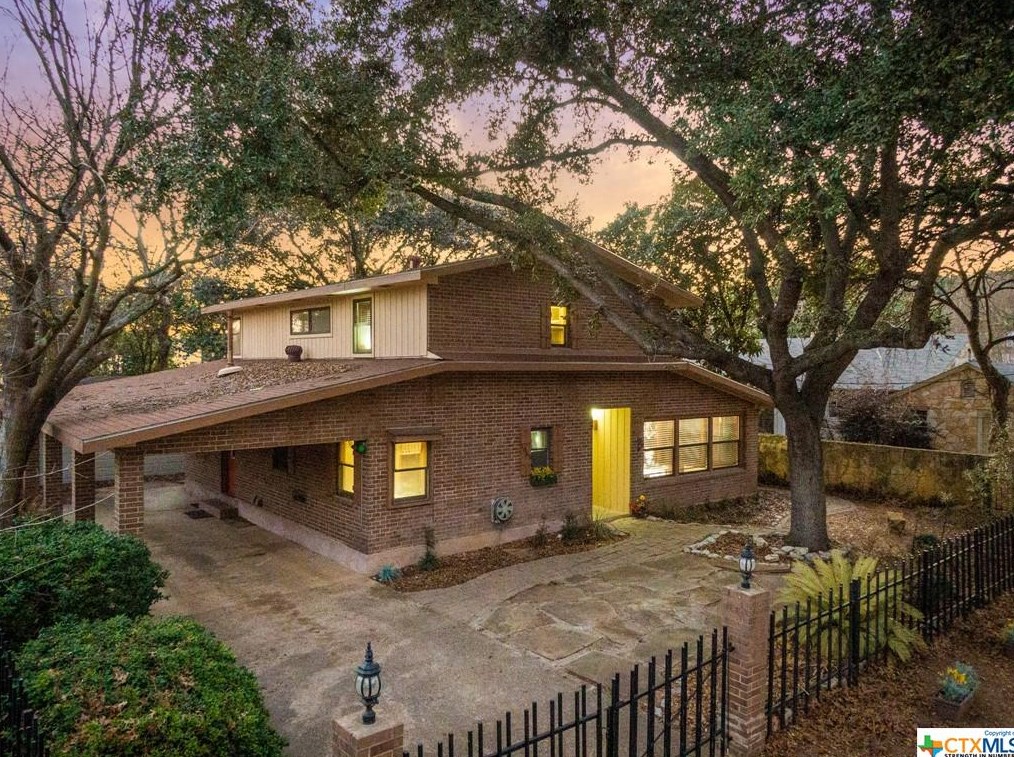 1065 Booneville Ave, New Braunfels TX 78130-4912 exterior