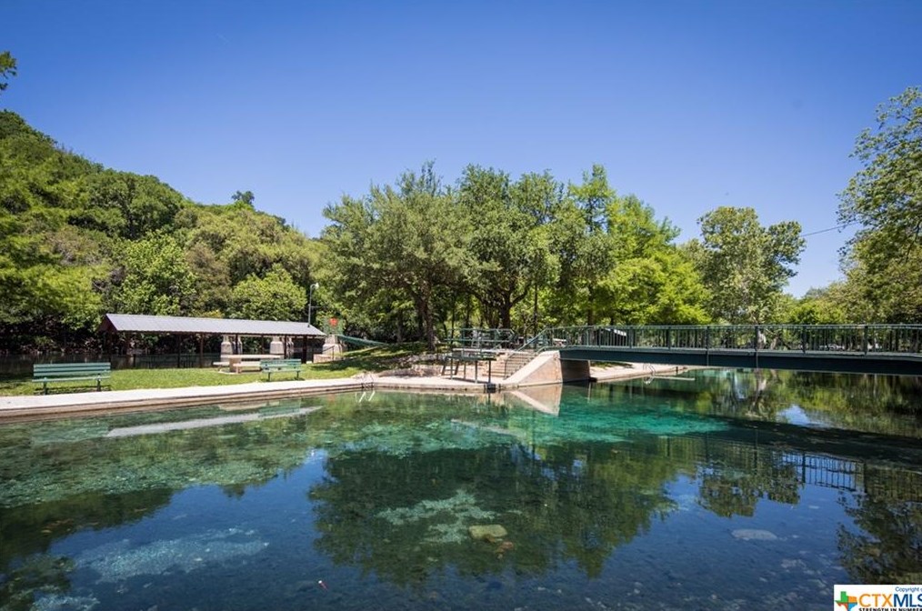 1065 Booneville Ave, New Braunfels TX 78130-4912 exterior