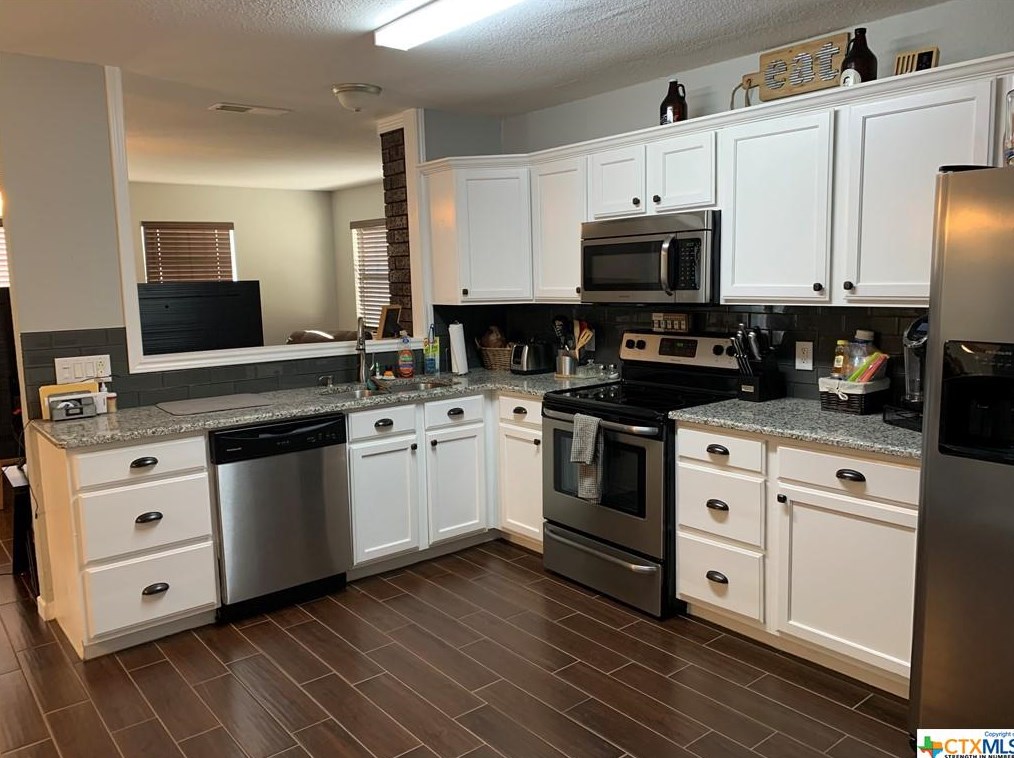 202 Hawk Ln, Killeen, TX 76539-5546