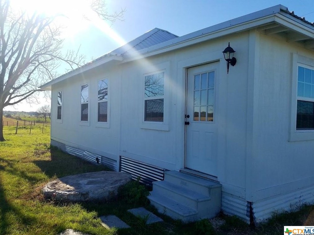 1240 Cottonwood Creek Rd, Kingsbury, TX 78638