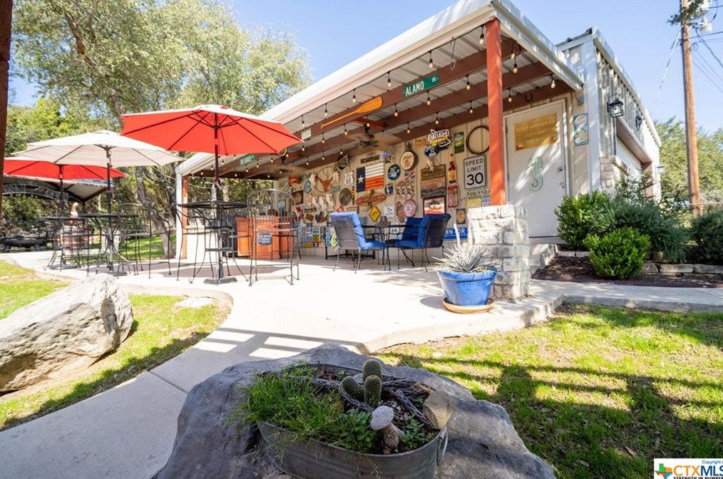 500 Blue Water Dr, New Braunfels, TX 78133-5385