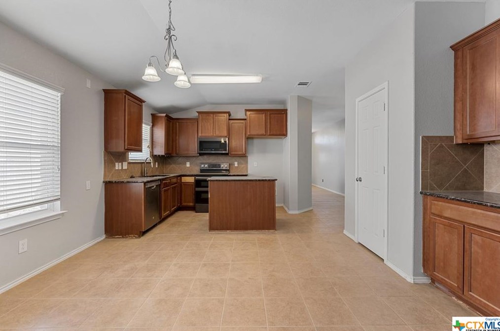 2201 Scott Dr, Copperas Cove, TX 76522-7784
