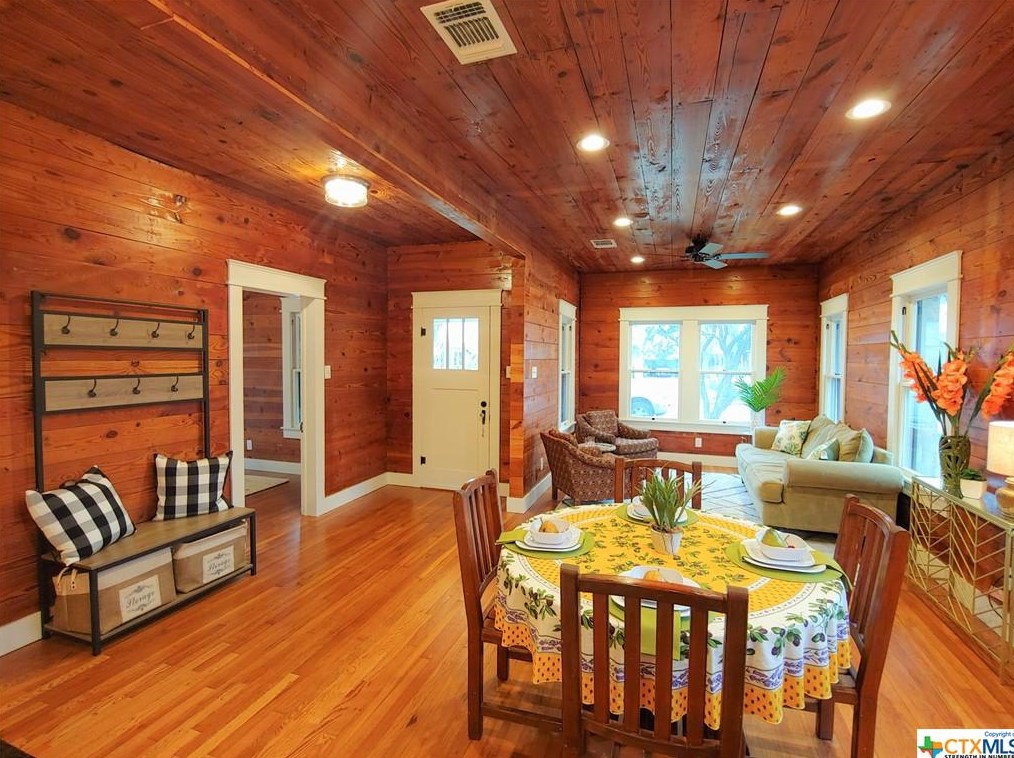 519 Magazine Ave, New Braunfels TX 78130-5754 exterior