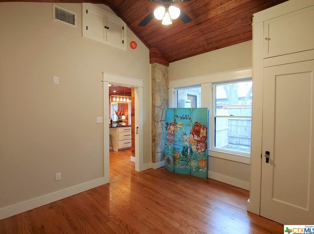 519 Magazine Ave, New Braunfels TX 78130-5754 exterior