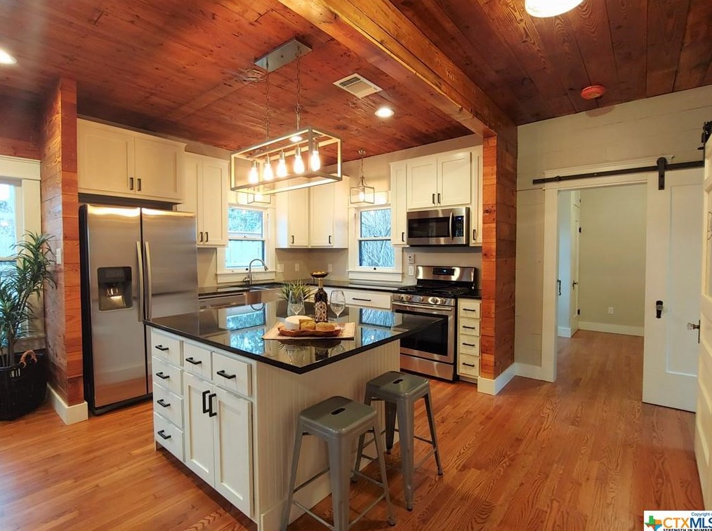 519 Magazine Ave, New Braunfels TX 78130-5754 exterior