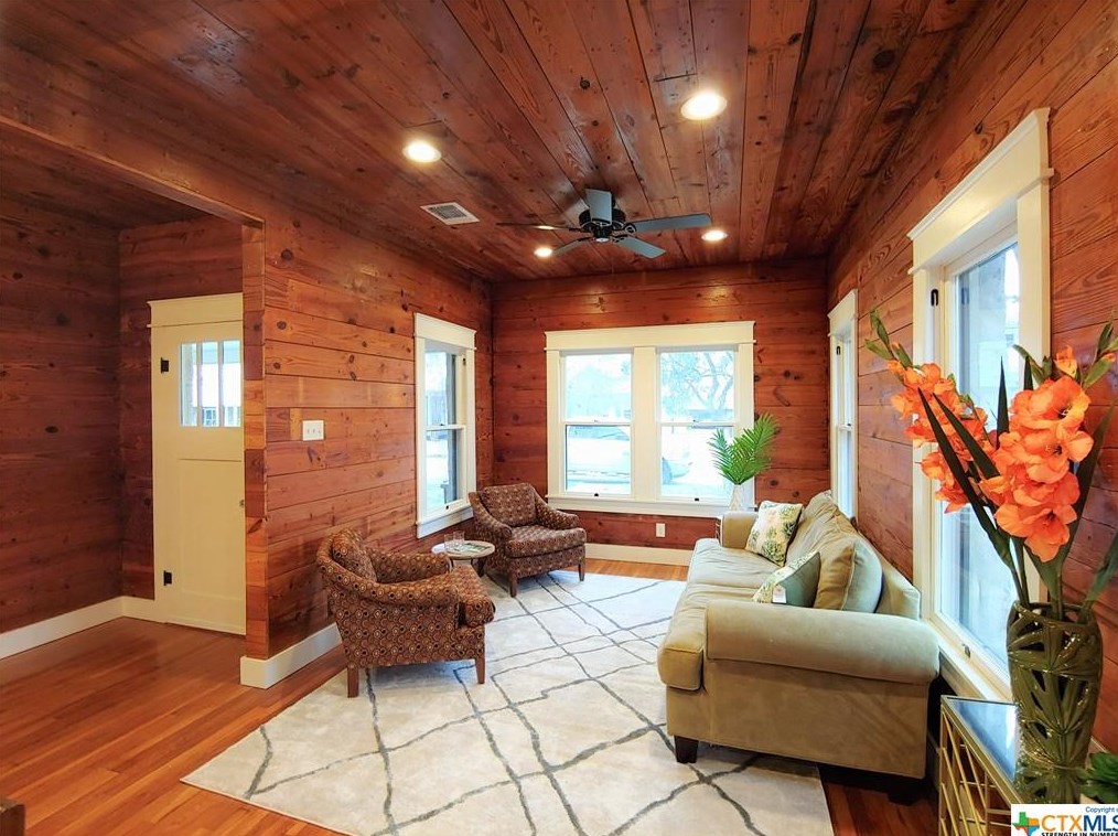 519 Magazine Ave, New Braunfels TX 78130-5754 exterior