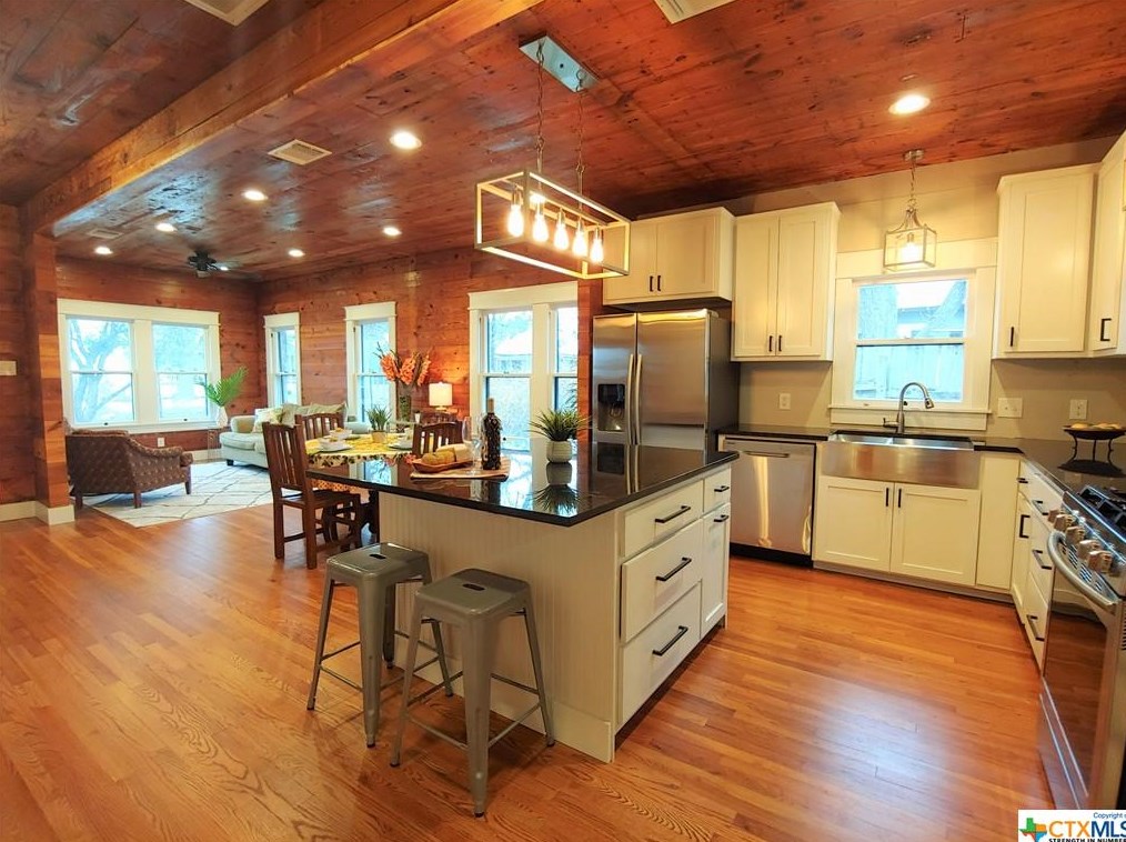 519 Magazine Ave, New Braunfels TX 78130-5754 exterior