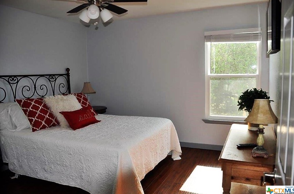 2591 Lakeshore Dr, New Braunfels TX exterior