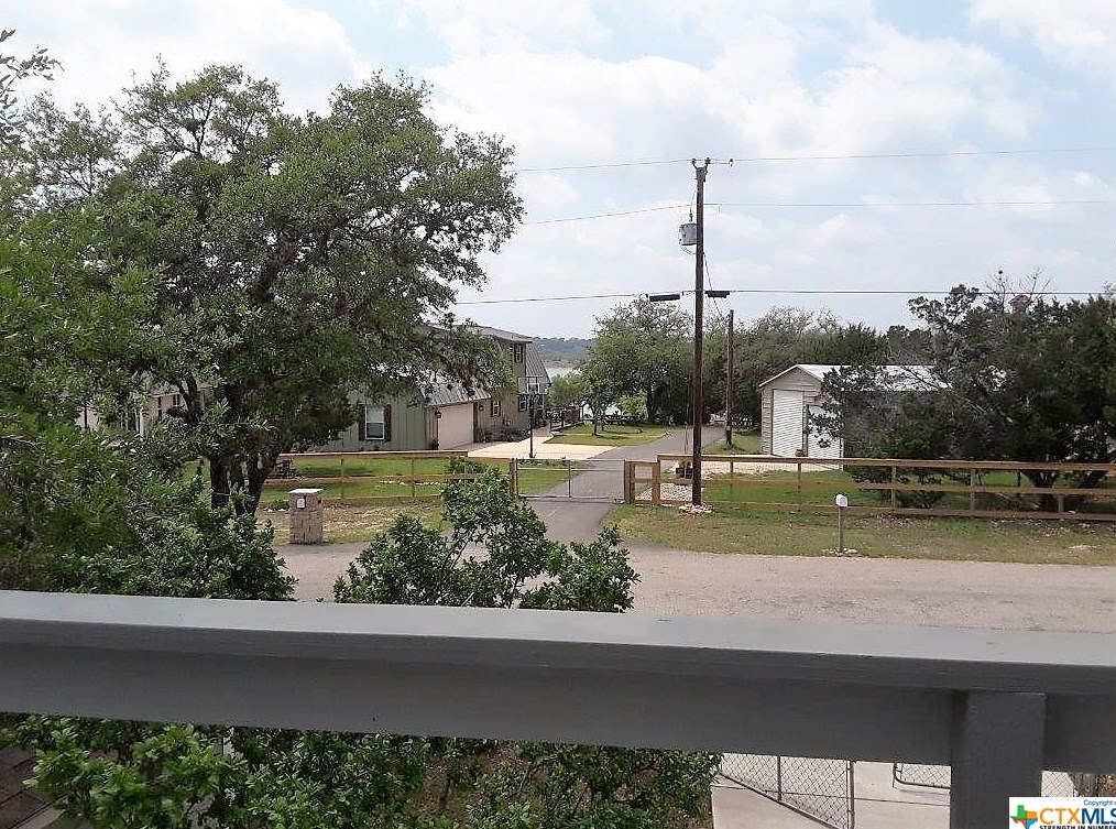 2591 Lakeshore Dr, New Braunfels TX exterior