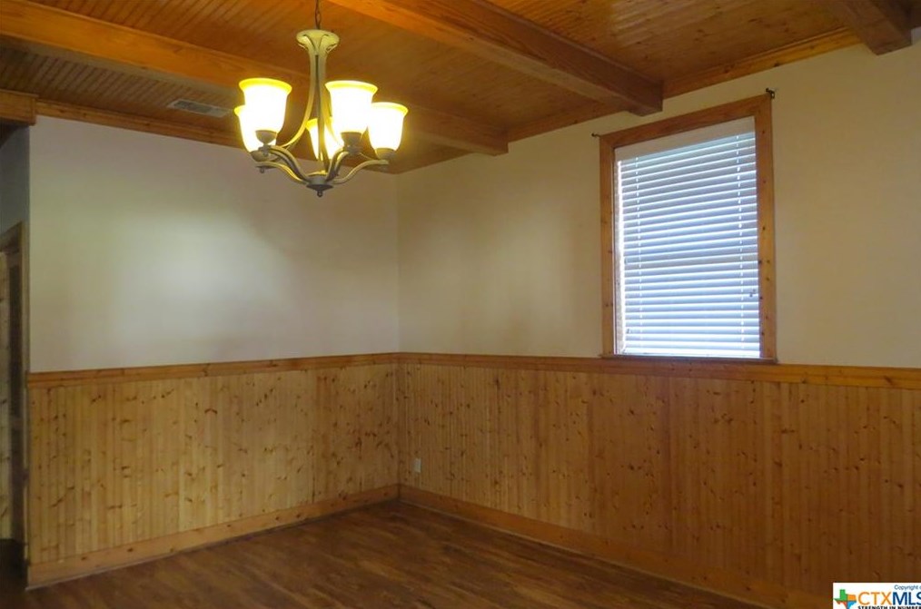 202 S Mesquite St, Stairtown, TX 78648
